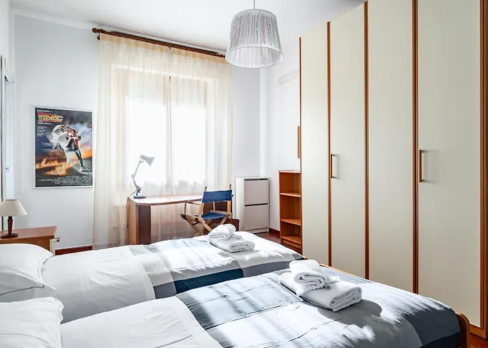 Guesthost - Visarno & University Roomy Flat X6 With Parking